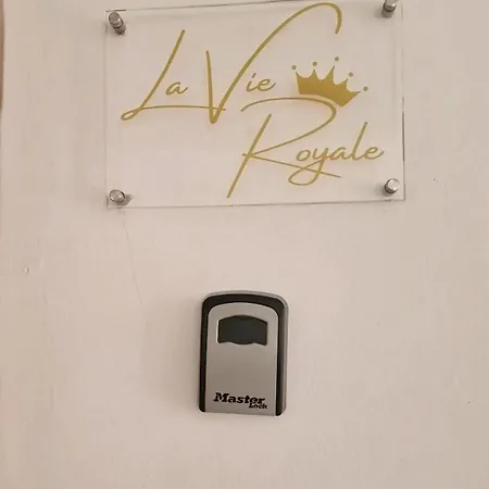 La Vie Royale * Nicósia
