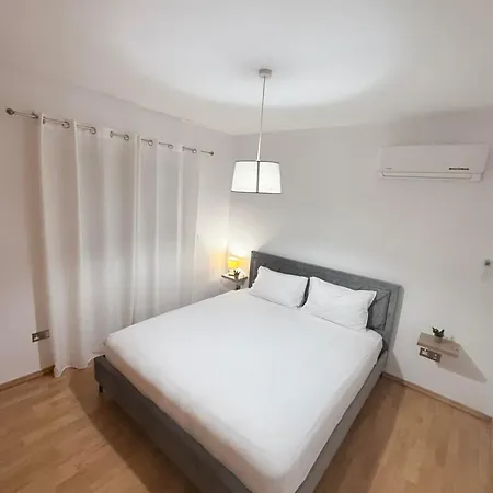 Elegant 2Br Apartment- La Vie Royale Апартаменты *