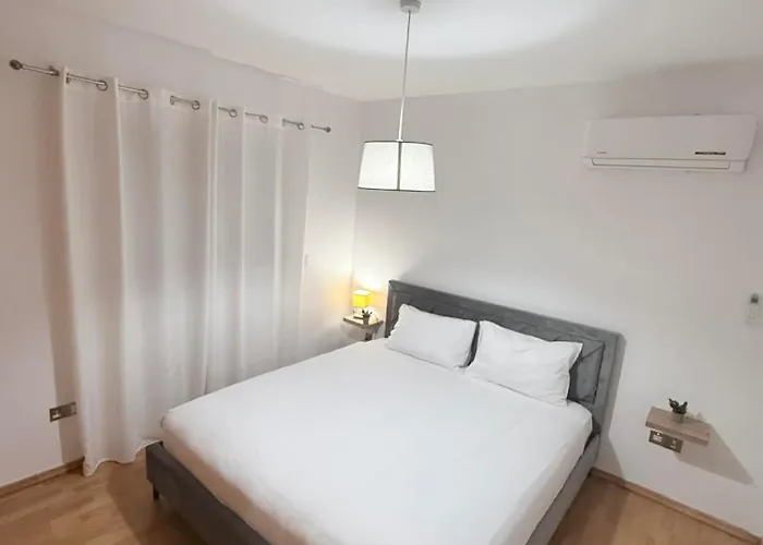 Elegant 2Br Apartment- La Vie Royale Апартаменты *